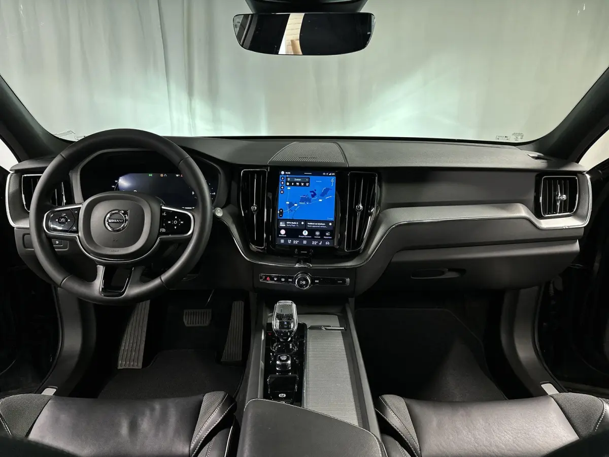 2.0 T6 Plug-in hybrid AWD Plus Dark R-Design Automaat | Leder | SOH 99,29%