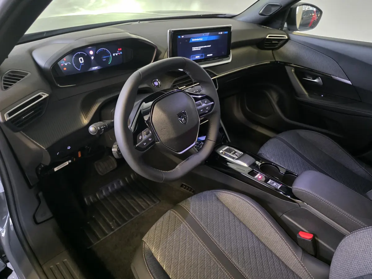 1.2 Hybrid 145 Allure Nieuw! | 360° Camera | Adaptieve cruise control | Navigatie