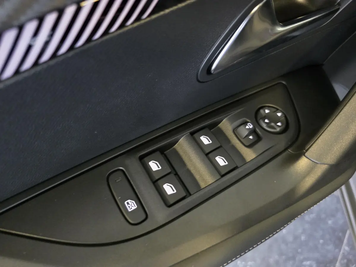 1.2 Hybrid 145 Allure Nieuw! | 360° Camera | Adaptieve cruise control | Navigatie