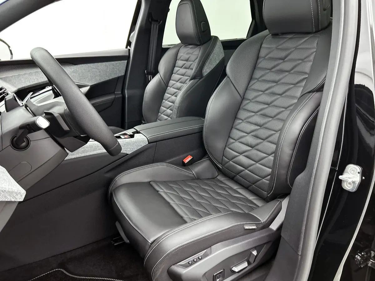 1.6 Plug-in Hybrid 195 GT Exclusive 7p | Elektrisch Verstelbare Voorstoelen | Lederen Bekleding | Verwarmde/Geventileerde Voorstoelen | Panoramisch Schuif/Kantel Dak | Handsfree Kofferklep |