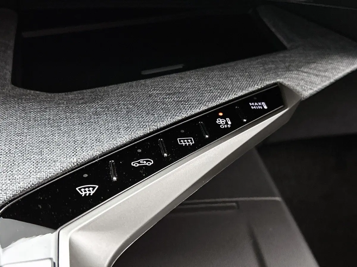 1.6 Plug-in Hybrid 195 GT Exclusive 7p | Elektrisch Verstelbare Voorstoelen | Lederen Bekleding | Verwarmde/Geventileerde Voorstoelen | Panoramisch Schuif/Kantel Dak | Handsfree Kofferklep |