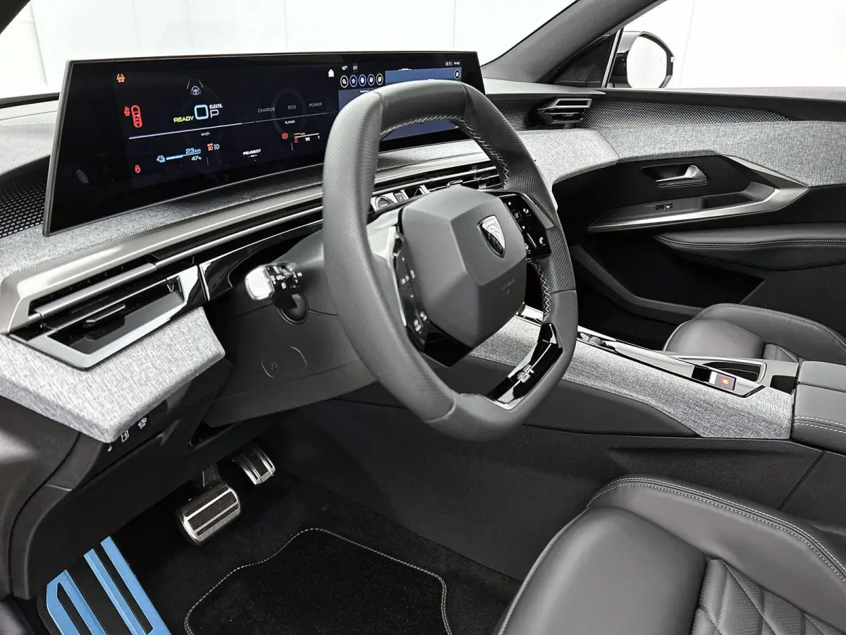 1.6 Plug-in Hybrid 195 GT Exclusive 7p | Elektrisch Verstelbare Voorstoelen | Lederen Bekleding | Verwarmde/Geventileerde Voorstoelen | Panoramisch Schuif/Kantel Dak | Handsfree Kofferklep |