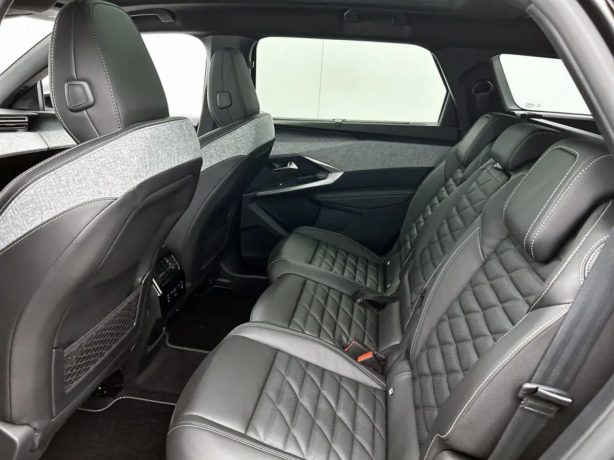 1.6 Plug-in Hybrid 195 GT Exclusive 7p | Elektrisch Verstelbare Voorstoelen | Lederen Bekleding | Verwarmde/Geventileerde Voorstoelen | Panoramisch Schuif/Kantel Dak | Handsfree Kofferklep |