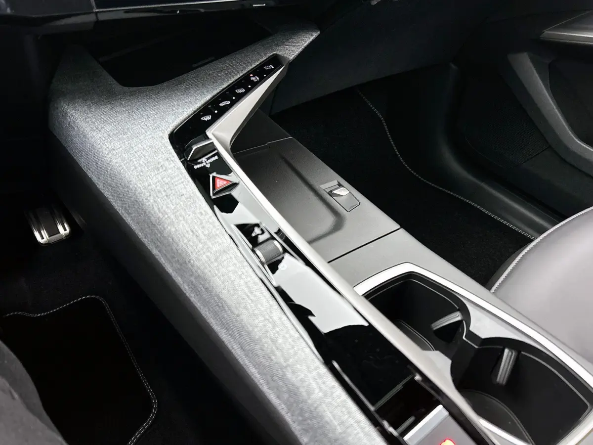 1.6 Plug-in Hybrid 195 GT Exclusive 7p | Elektrisch Verstelbare Voorstoelen | Lederen Bekleding | Verwarmde/Geventileerde Voorstoelen | Panoramisch Schuif/Kantel Dak | Handsfree Kofferklep |