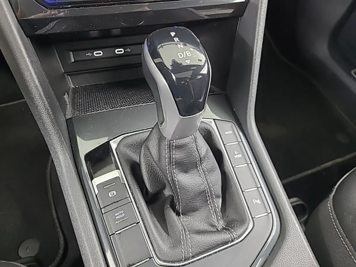 1.4 TSI eHybrid R-Line BLACK STYLE | PANO | TREKH. | CAMERA