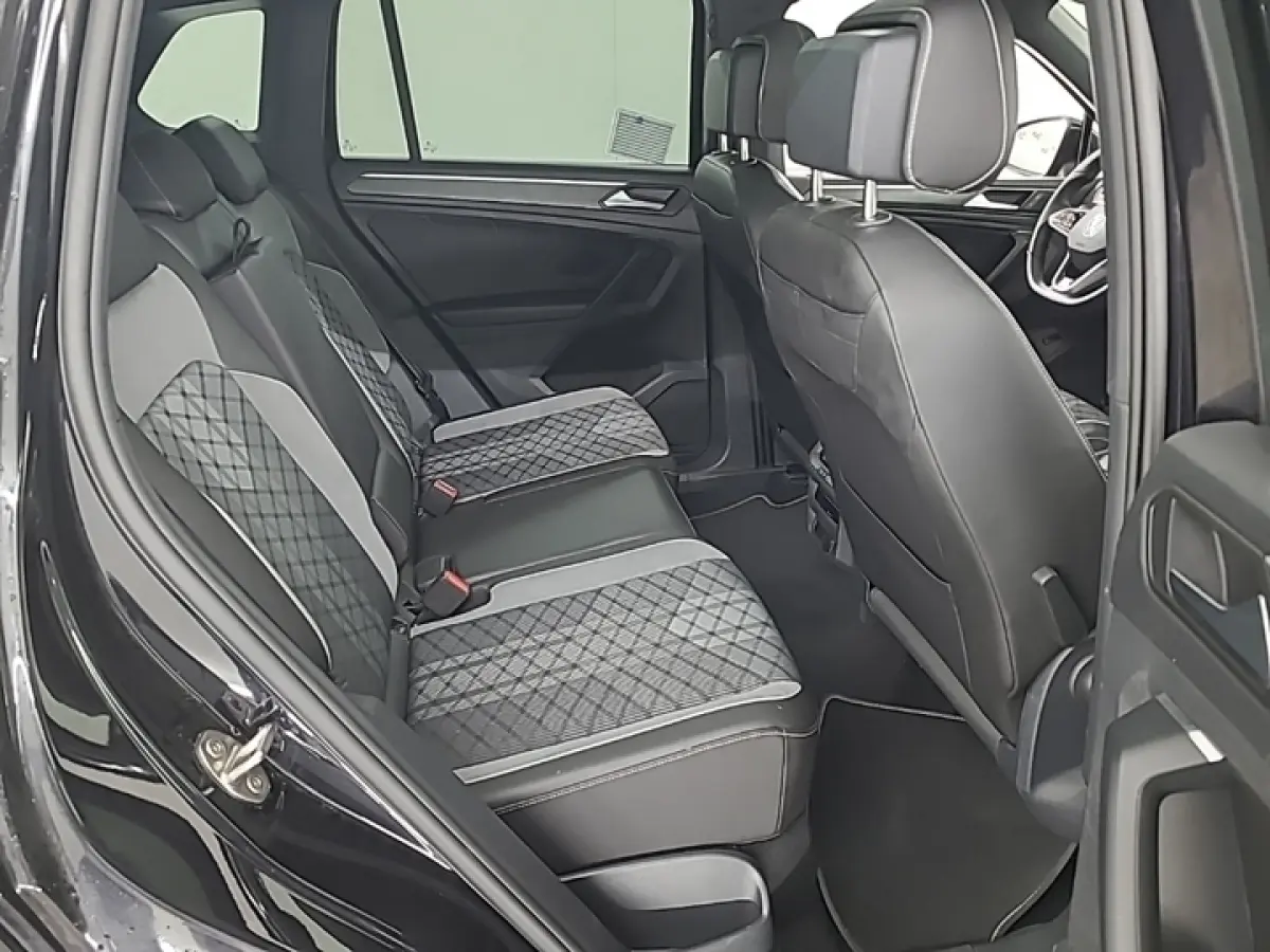 1.4 TSI eHybrid R-Line BLACK STYLE | PANO | TREKH. | CAMERA