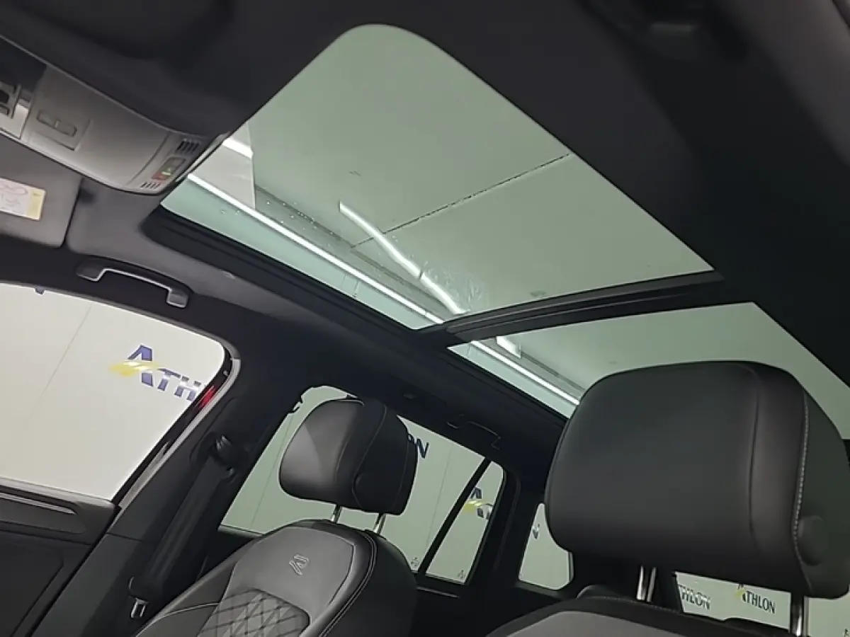 1.4 TSI eHybrid R-Line BLACK STYLE | PANO | TREKH. | CAMERA
