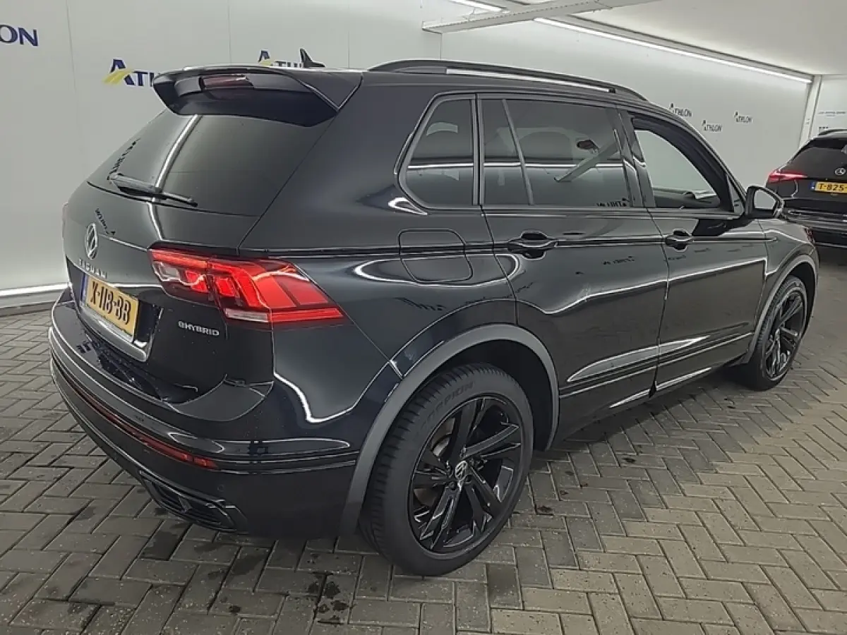 1.4 TSI eHybrid R-Line BLACK STYLE | PANO | TREKH. | CAMERA