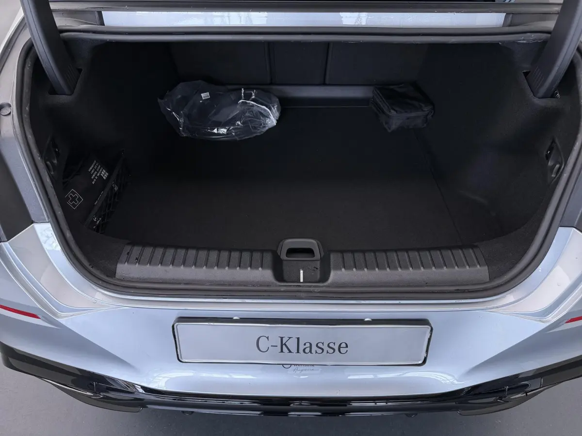 400 4MATIC Launch Edition 94 kWh Mercedes-Benz C 400 4MATIC Launch Edition