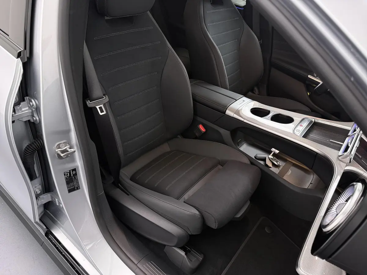 400 4MATIC Launch Edition 94 kWh Mercedes-Benz C 400 4MATIC Launch Edition