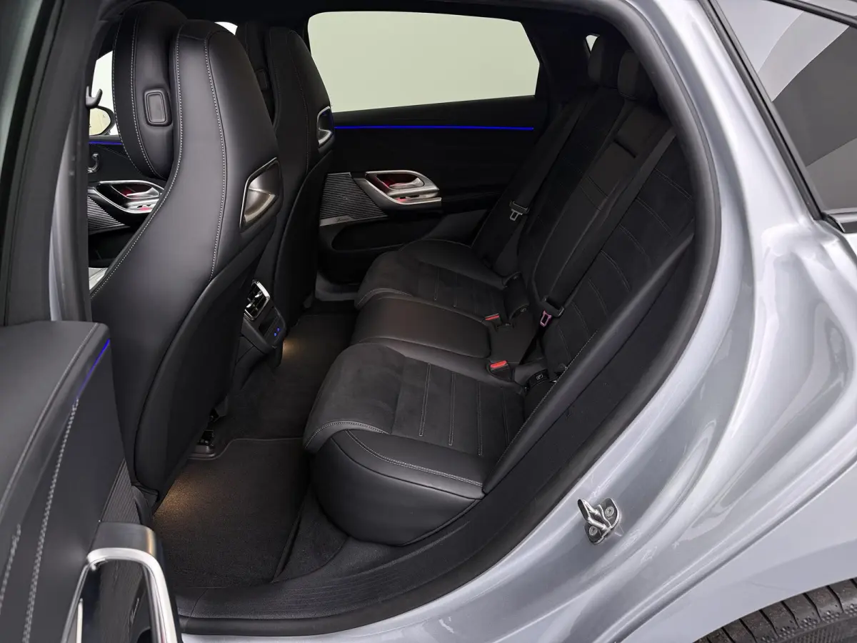 400 4MATIC Launch Edition 94 kWh Mercedes-Benz C 400 4MATIC Launch Edition