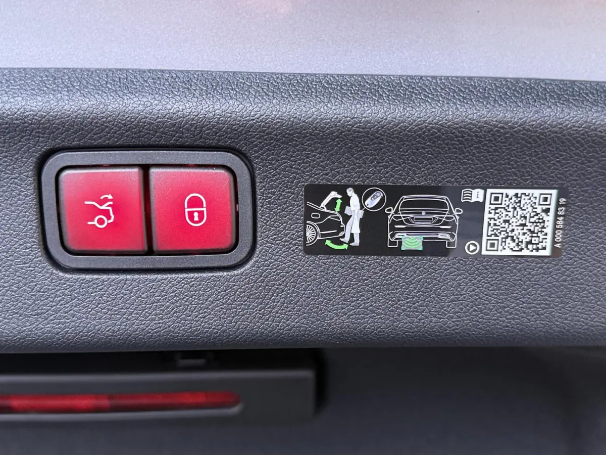 400 4MATIC Launch Edition 94 kWh Mercedes-Benz C 400 4MATIC Launch Edition