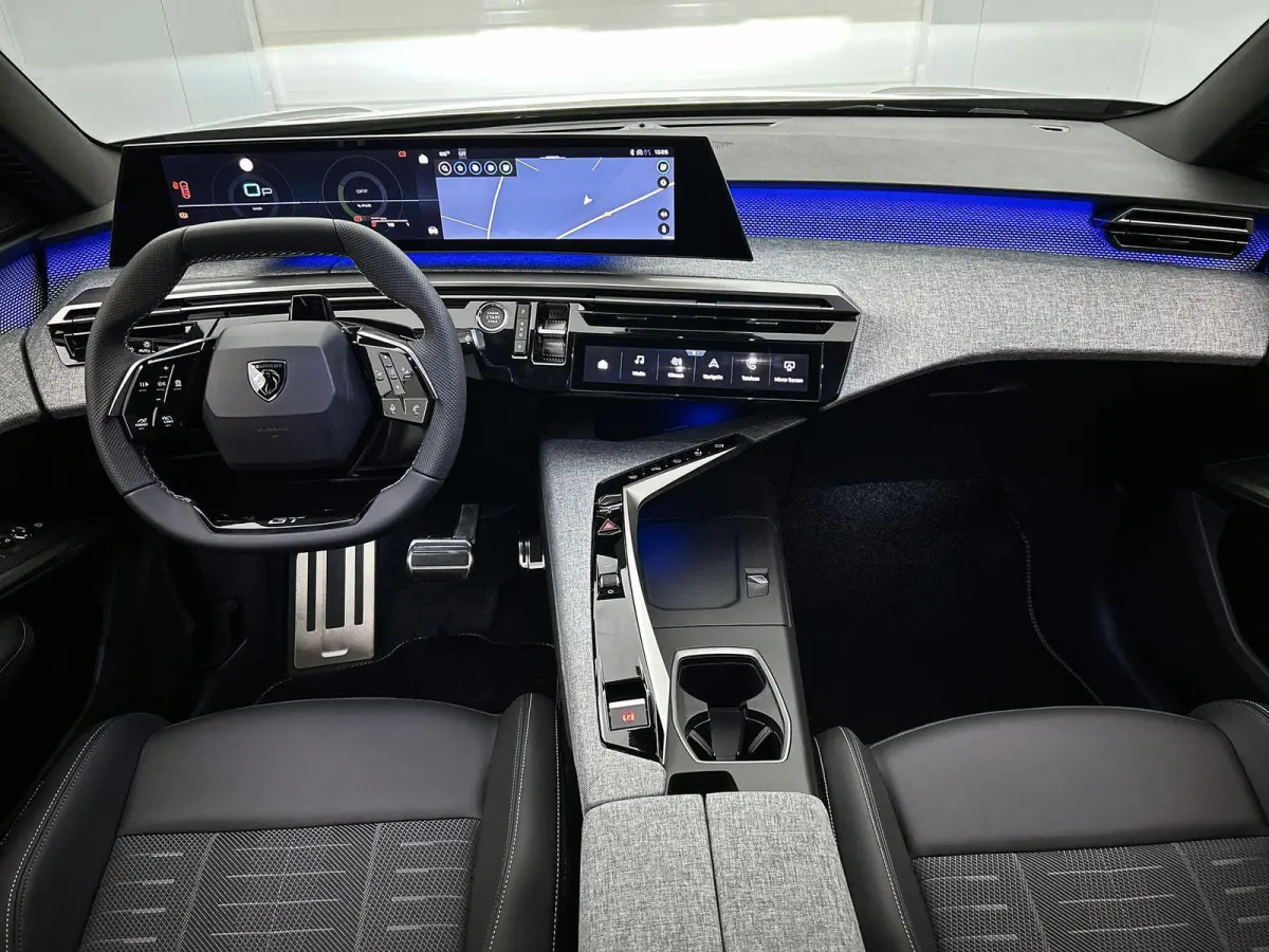 1.6 Plug-in Hybrid 225 GT 7p | Navigatie | Camera Voor + Achter | Handsfree Kofferklep | Adaptieve Cruise Control | Dodehoek Bewaking | Apple Carplay/Android Auto |