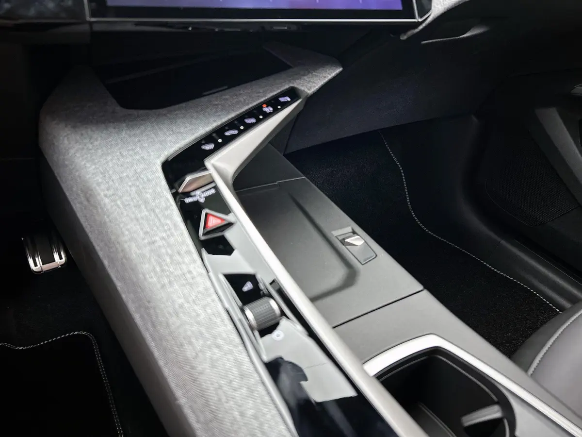1.6 Plug-in Hybrid 225 GT 7p | Navigatie | Camera Voor + Achter | Handsfree Kofferklep | Adaptieve Cruise Control | Dodehoek Bewaking | Apple Carplay/Android Auto |