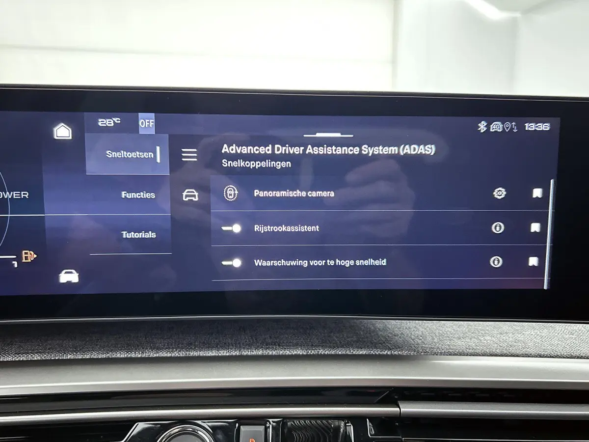 1.6 Plug-in Hybrid 225 GT 7p | Navigatie | Camera Voor + Achter | Handsfree Kofferklep | Adaptieve Cruise Control | Dodehoek Bewaking | Apple Carplay/Android Auto |