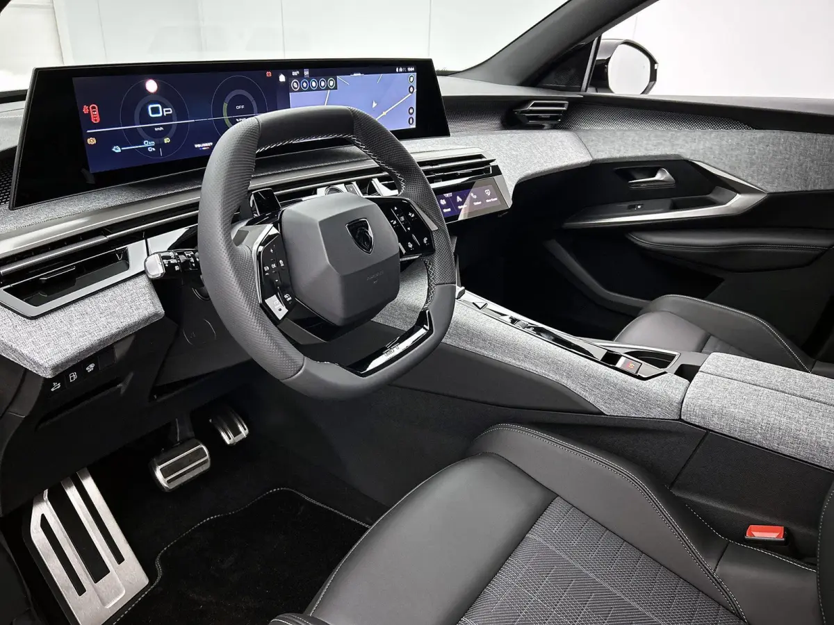 1.6 Plug-in Hybrid 225 GT 7p | Navigatie | Camera Voor + Achter | Handsfree Kofferklep | Adaptieve Cruise Control | Dodehoek Bewaking | Apple Carplay/Android Auto |