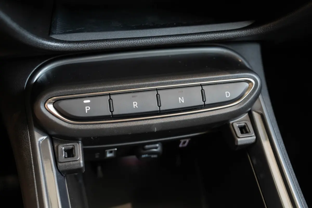 1.2 Hybrid La Prima | Tot 8 Jaar Garantie | Camera | Elektrische Achterklep | Dolce-Vita Pack | Keyless | Stoelverwarming | Voorruit Verwarming |