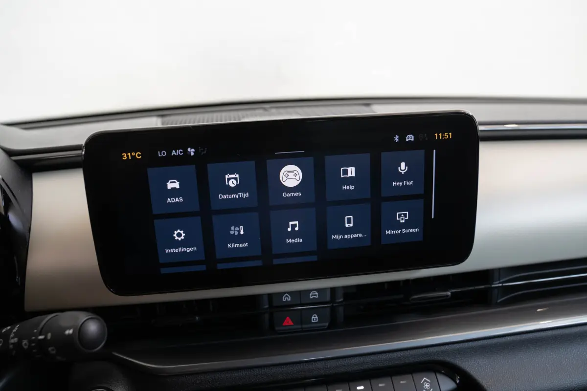 1.2 Hybrid La Prima | Tot 8 Jaar Garantie | Camera | Elektrische Achterklep | Dolce-Vita Pack | Keyless | Stoelverwarming | Voorruit Verwarming |