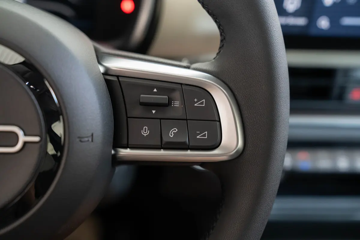 1.2 Hybrid La Prima | Tot 8 Jaar Garantie | Camera | Elektrische Achterklep | Dolce-Vita Pack | Keyless | Stoelverwarming | Voorruit Verwarming |