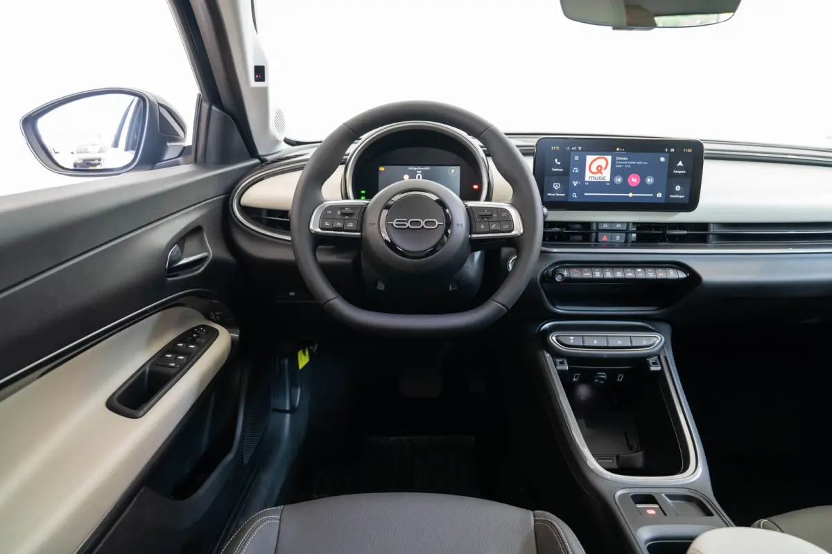 1.2 Hybrid La Prima | Tot 8 Jaar Garantie | Camera | Elektrische Achterklep | Dolce-Vita Pack | Keyless | Stoelverwarming | Voorruit Verwarming |