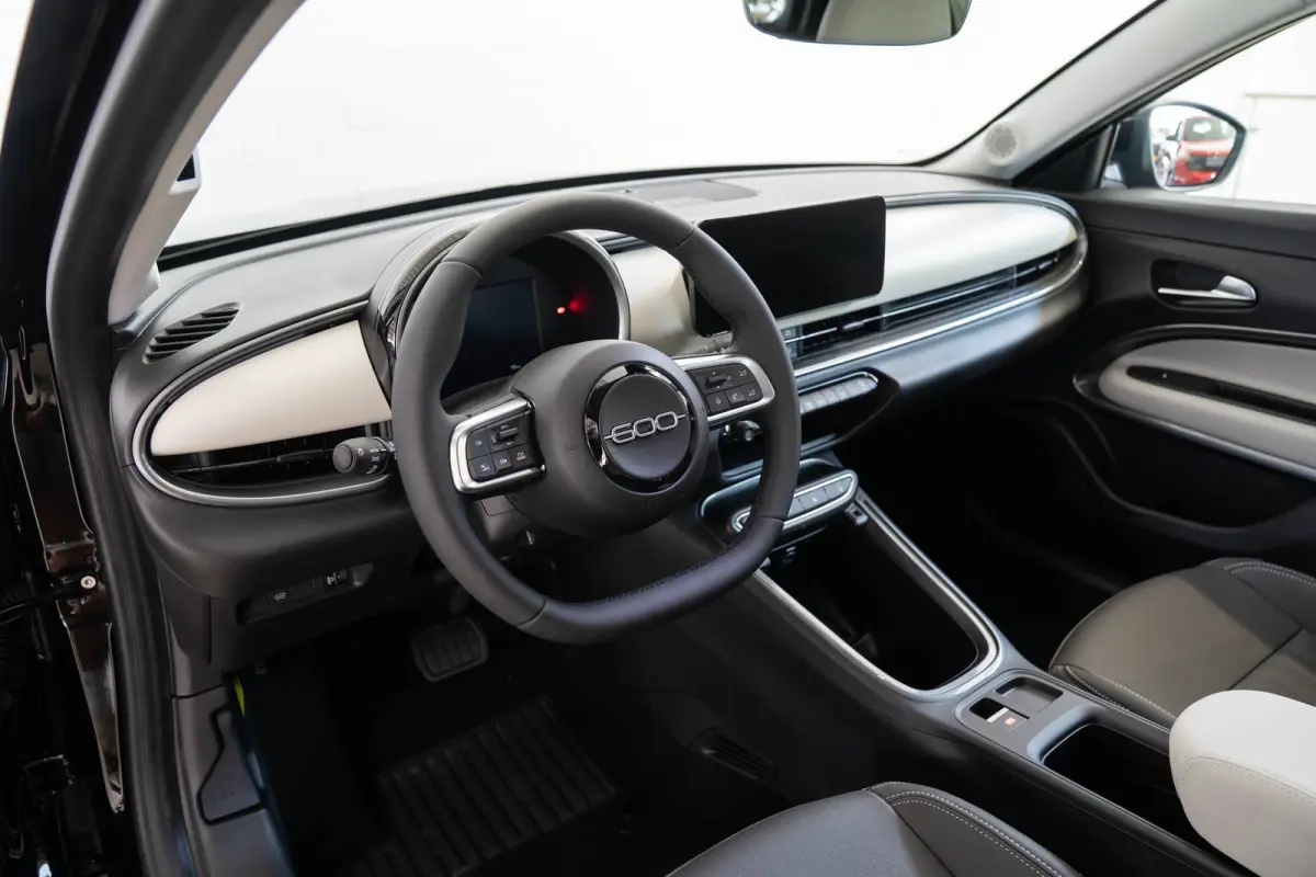 1.2 Hybrid La Prima | Tot 8 Jaar Garantie | Camera | Elektrische Achterklep | Dolce-Vita Pack | Keyless | Stoelverwarming | Voorruit Verwarming |
