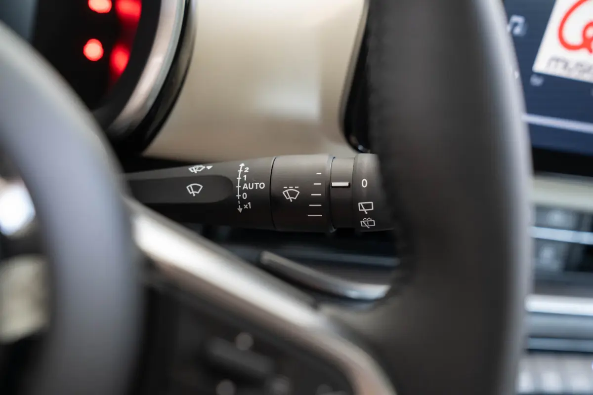 1.2 Hybrid La Prima | Tot 8 Jaar Garantie | Camera | Elektrische Achterklep | Dolce-Vita Pack | Keyless | Stoelverwarming | Voorruit Verwarming |