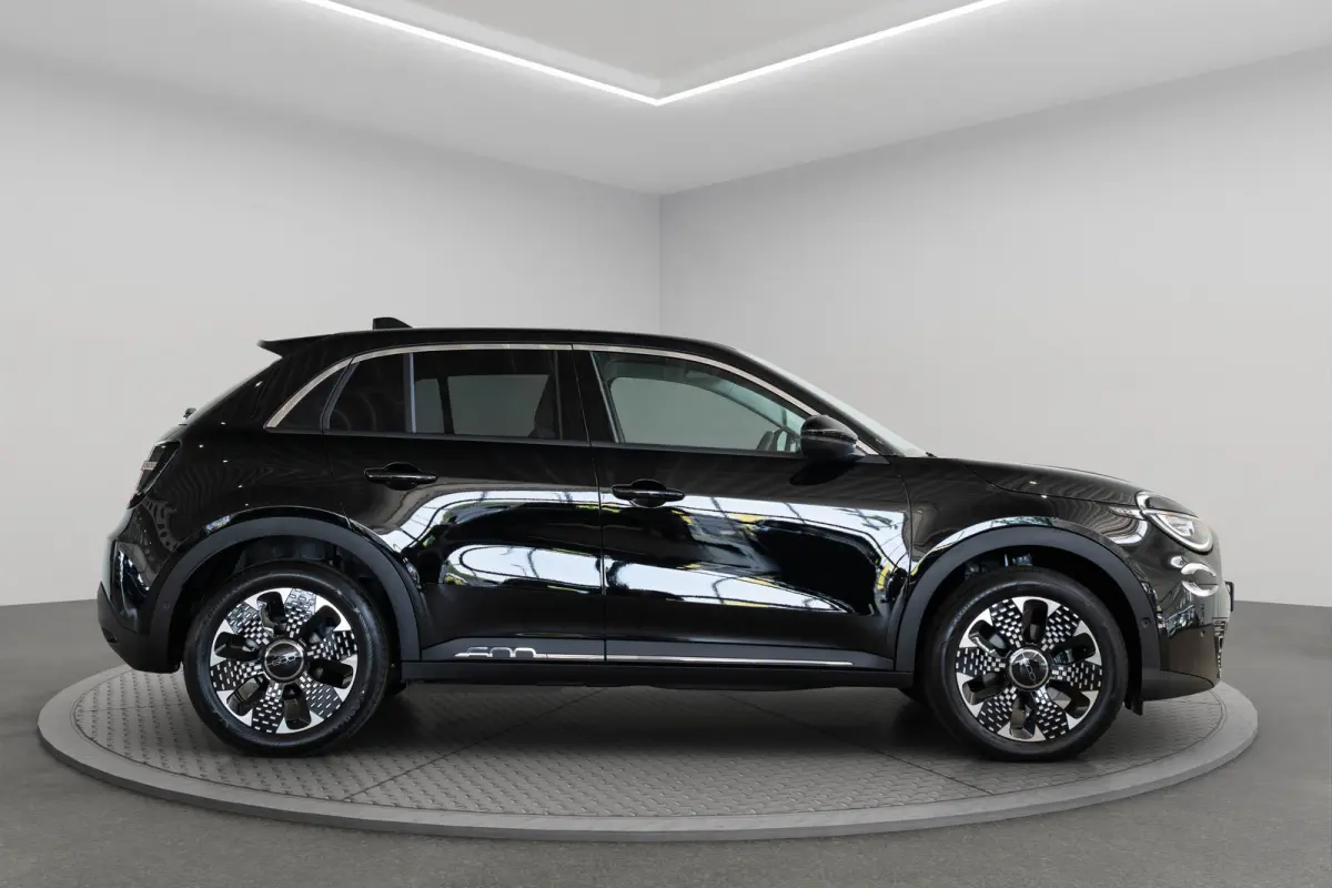 1.2 Hybrid La Prima | Tot 8 Jaar Garantie | Camera | Elektrische Achterklep | Dolce-Vita Pack | Keyless | Stoelverwarming | Voorruit Verwarming |