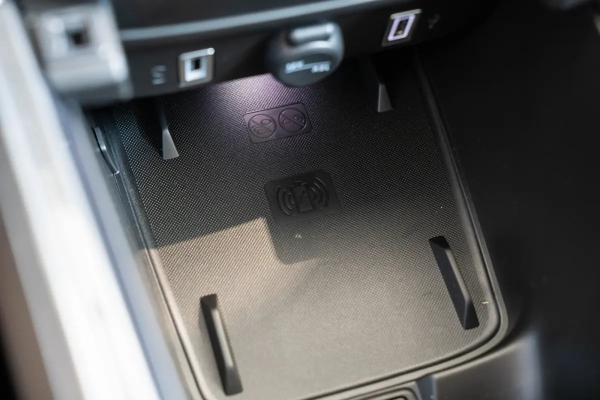 1.2 Hybrid La Prima | Tot 8 Jaar Garantie | Camera | Elektrische Achterklep | Dolce-Vita Pack | Keyless | Stoelverwarming | Voorruit Verwarming |