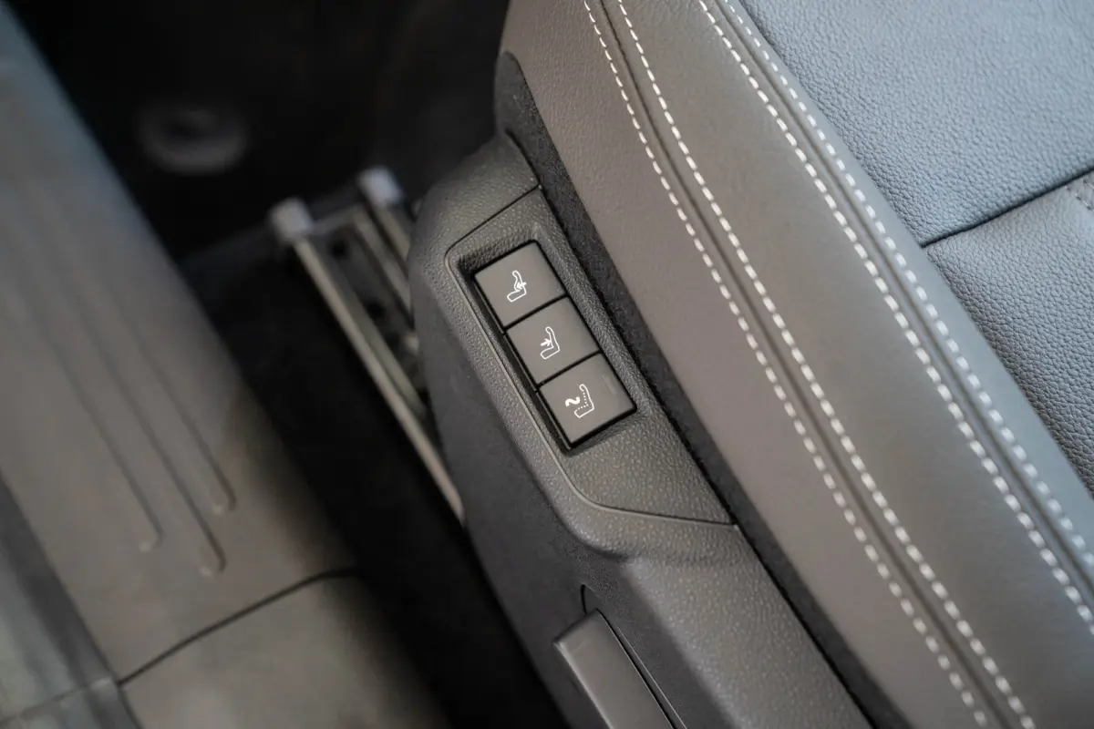 1.2 Hybrid La Prima | Tot 8 Jaar Garantie | Camera | Elektrische Achterklep | Dolce-Vita Pack | Keyless | Stoelverwarming | Voorruit Verwarming |