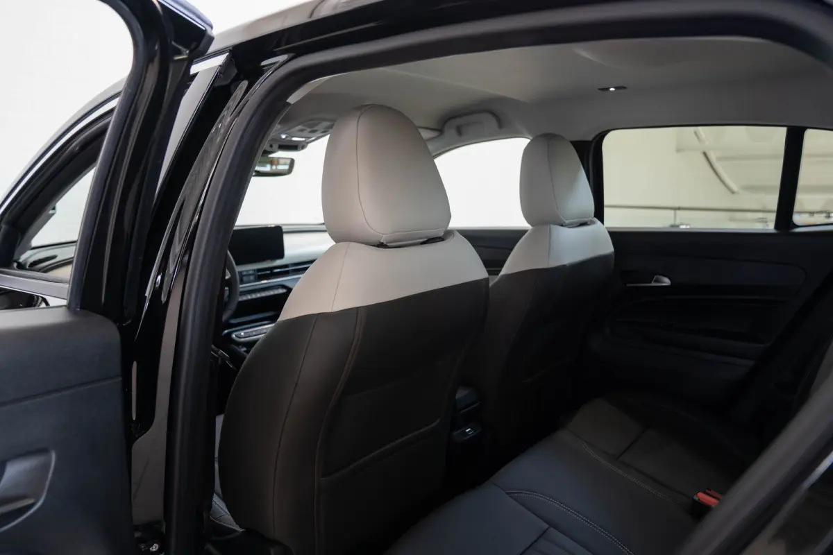1.2 Hybrid La Prima | Tot 8 Jaar Garantie | Camera | Elektrische Achterklep | Dolce-Vita Pack | Keyless | Stoelverwarming | Voorruit Verwarming |