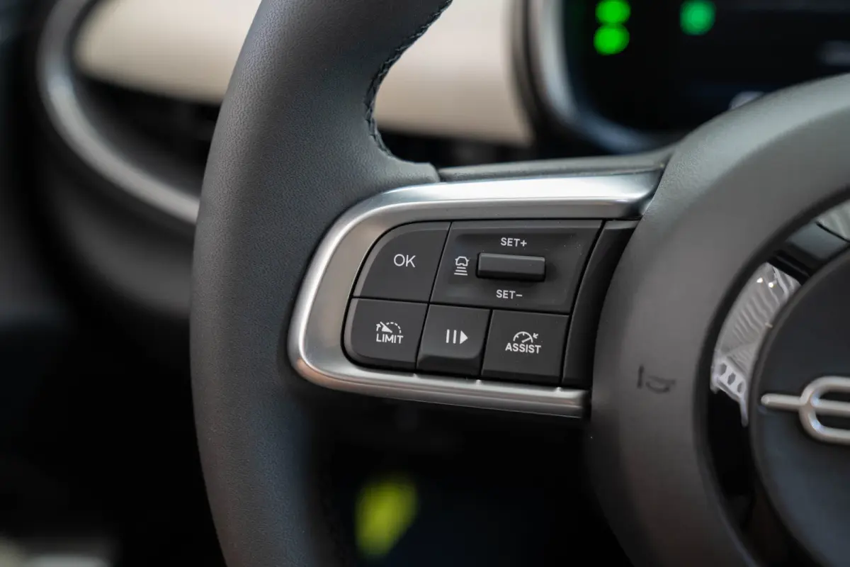 1.2 Hybrid La Prima | Tot 8 Jaar Garantie | Camera | Elektrische Achterklep | Dolce-Vita Pack | Keyless | Stoelverwarming | Voorruit Verwarming |