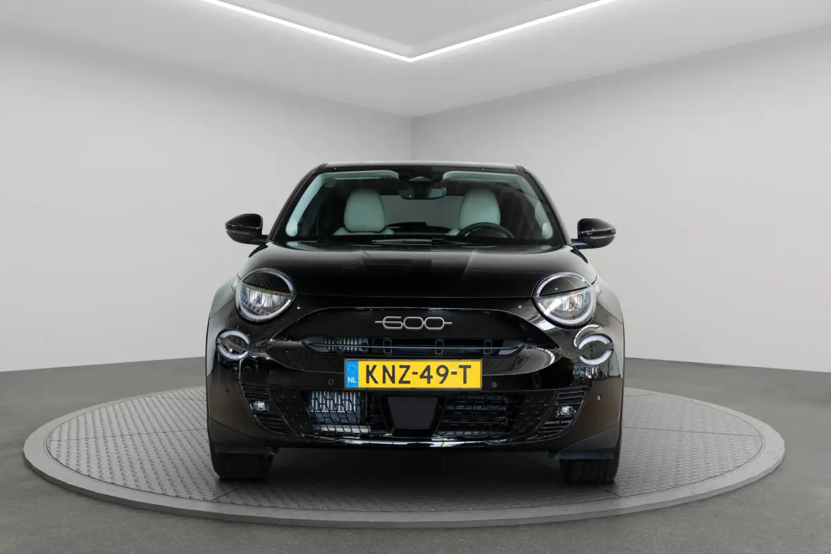 1.2 Hybrid La Prima | Tot 8 Jaar Garantie | Camera | Elektrische Achterklep | Dolce-Vita Pack | Keyless | Stoelverwarming | Voorruit Verwarming |