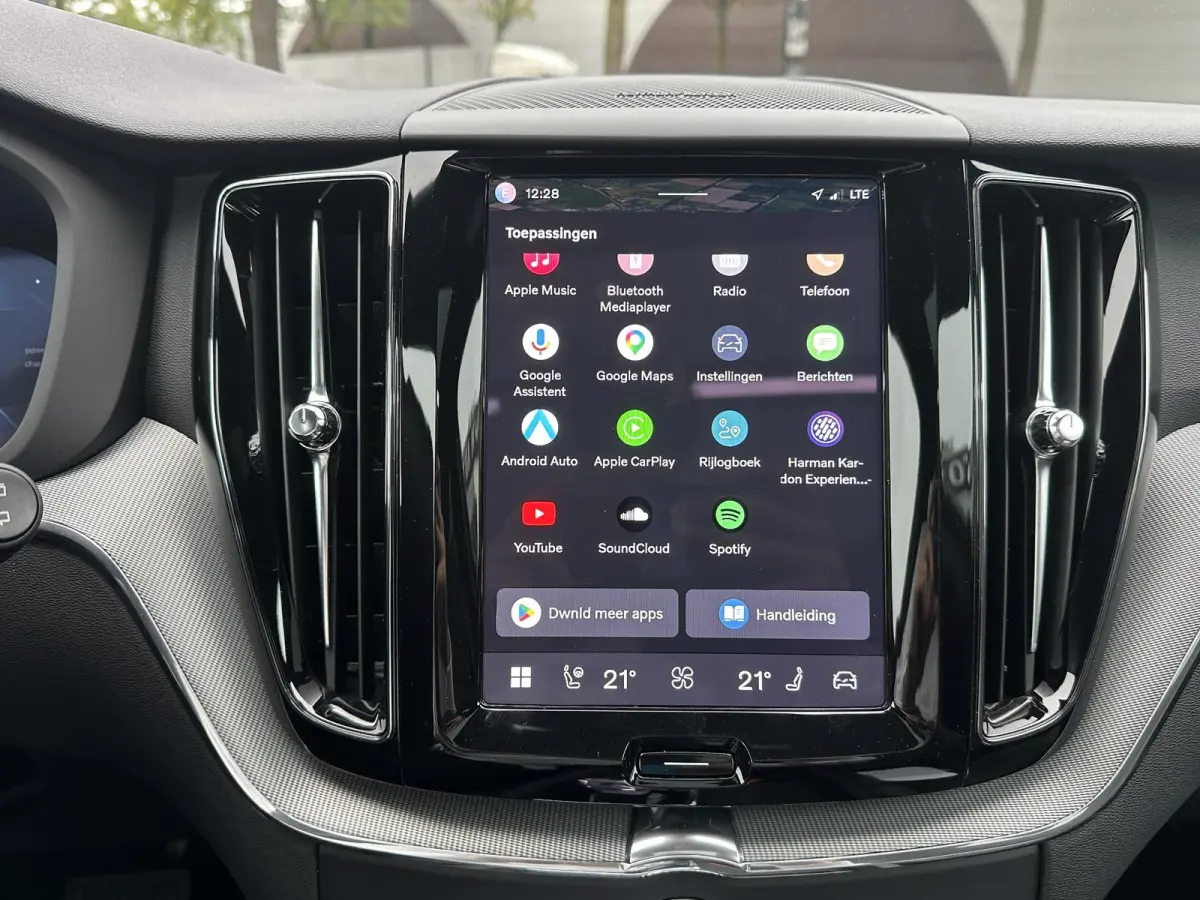2.0 T6 Plug-in hybrid AWD Plus Black Edition SOH 100%| LUCHTVERING!| ELEK. TREKHAAK| SUPER COMPLEET!| 360 CAMERA| HARMAN KARDON| ACHTERBANK VERWARMD|