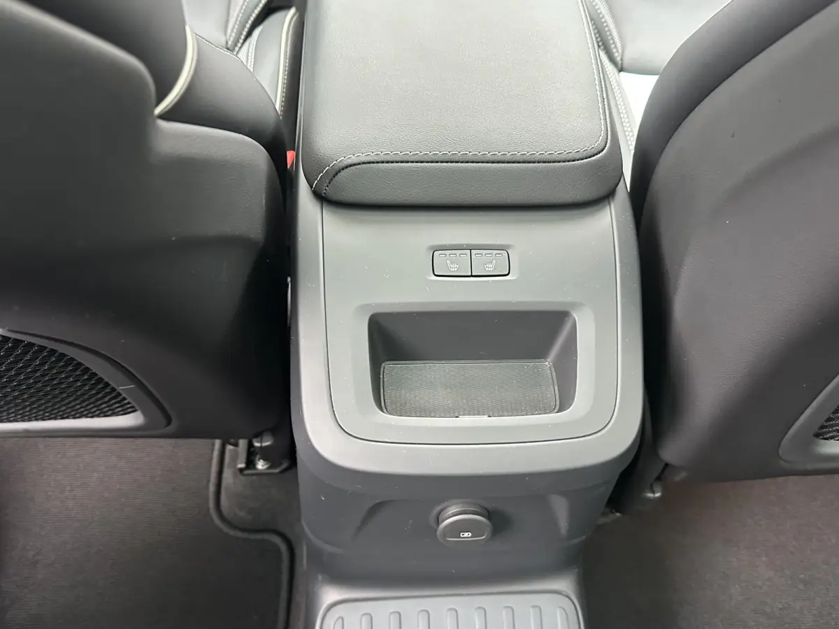 2.0 T6 Plug-in hybrid AWD Plus Black Edition SOH 100%| LUCHTVERING!| ELEK. TREKHAAK| SUPER COMPLEET!| 360 CAMERA| HARMAN KARDON| ACHTERBANK VERWARMD|