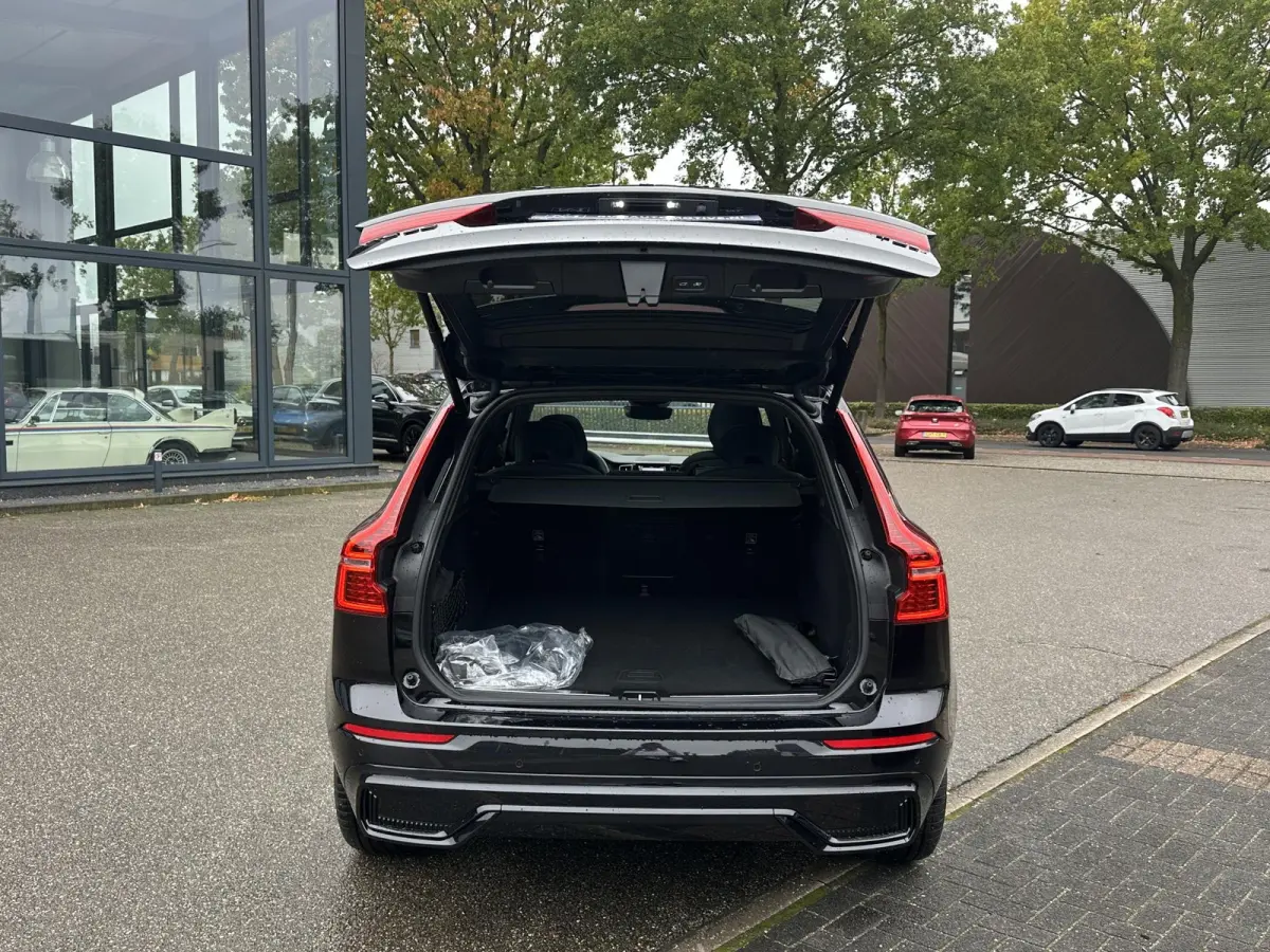 2.0 T6 Plug-in hybrid AWD Plus Black Edition SOH 100%| LUCHTVERING!| ELEK. TREKHAAK| SUPER COMPLEET!| 360 CAMERA| HARMAN KARDON| ACHTERBANK VERWARMD|