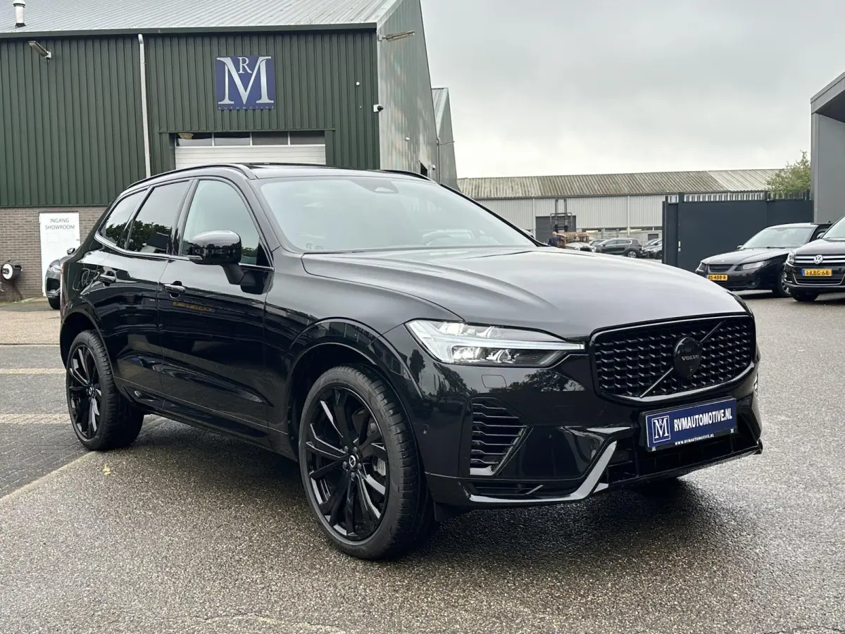 2.0 T6 Plug-in hybrid AWD Plus Black Edition SOH 100%| LUCHTVERING!| ELEK. TREKHAAK| SUPER COMPLEET!| 360 CAMERA| HARMAN KARDON| ACHTERBANK VERWARMD|