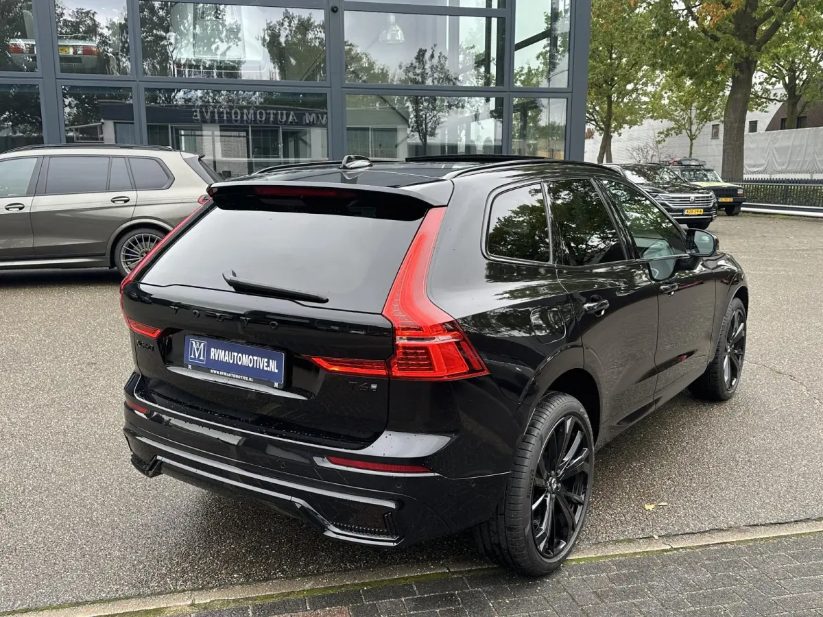 2.0 T6 Plug-in hybrid AWD Plus Black Edition SOH 100%| LUCHTVERING!| ELEK. TREKHAAK| SUPER COMPLEET!| 360 CAMERA| HARMAN KARDON| ACHTERBANK VERWARMD|