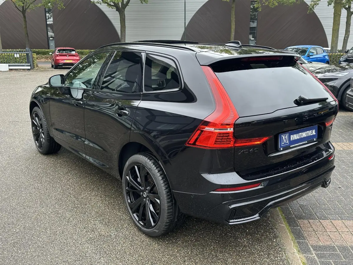 2.0 T6 Plug-in hybrid AWD Plus Black Edition SOH 100%| LUCHTVERING!| ELEK. TREKHAAK| SUPER COMPLEET!| 360 CAMERA| HARMAN KARDON| ACHTERBANK VERWARMD|