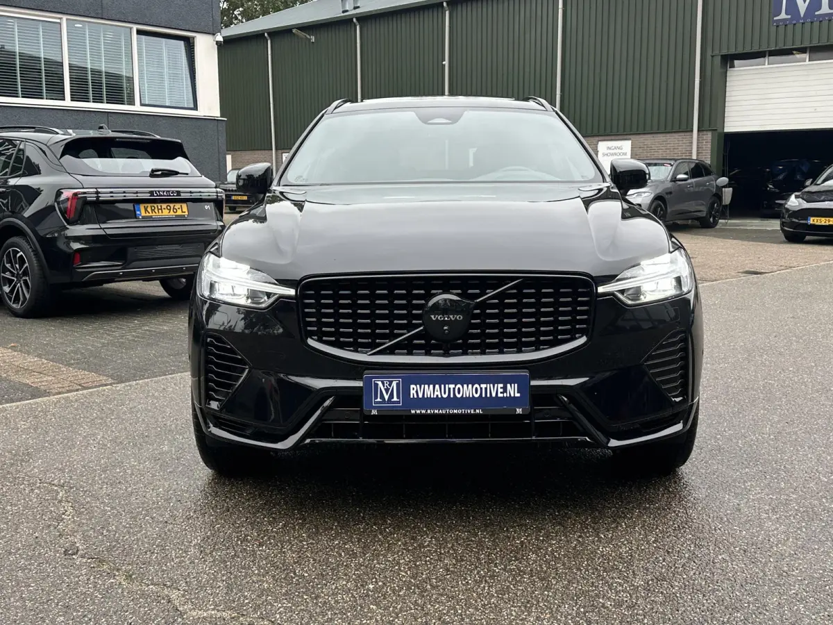 2.0 T6 Plug-in hybrid AWD Plus Black Edition SOH 100%| LUCHTVERING!| ELEK. TREKHAAK| SUPER COMPLEET!| 360 CAMERA| HARMAN KARDON| ACHTERBANK VERWARMD|