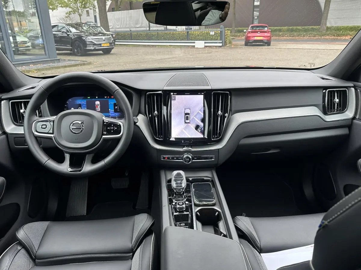 2.0 T6 Plug-in hybrid AWD Plus Black Edition SOH 100%| LUCHTVERING!| ELEK. TREKHAAK| SUPER COMPLEET!| 360 CAMERA| HARMAN KARDON| ACHTERBANK VERWARMD|