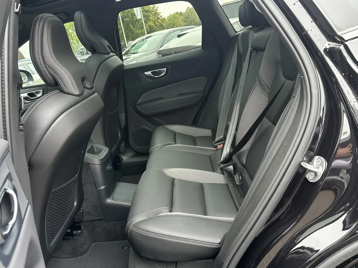 2.0 T6 Plug-in hybrid AWD Plus Black Edition SOH 100%| LUCHTVERING!| ELEK. TREKHAAK| SUPER COMPLEET!| 360 CAMERA| HARMAN KARDON| ACHTERBANK VERWARMD|