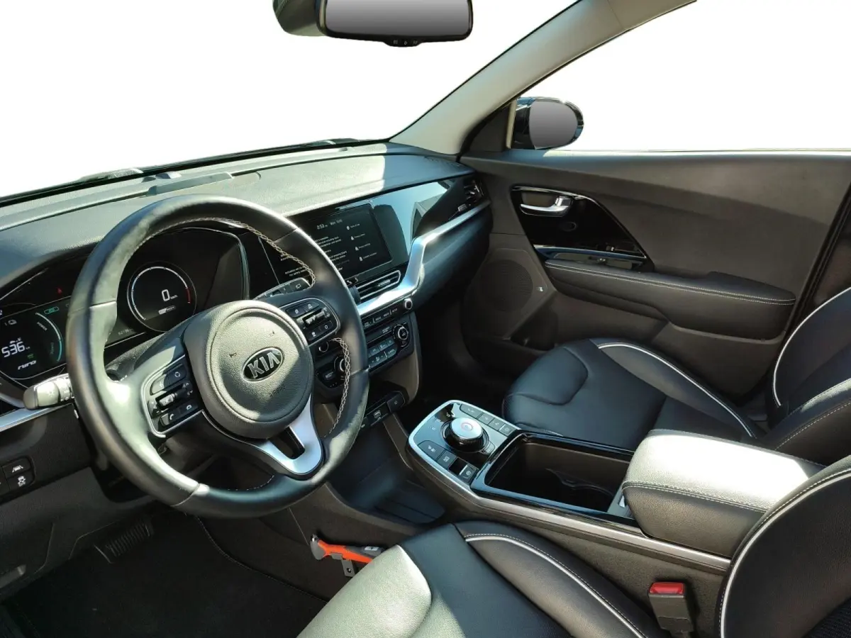 DynamicPlusLine 64 kWh | Warmtepomp! | Apple Carplay / Android Auto | Navigatiesyteem | Elektrisch Verstelbare Voorstoelen | Bestuurdersstoel + Geheugen | Stoelverwarming + Stoelkoeling | St