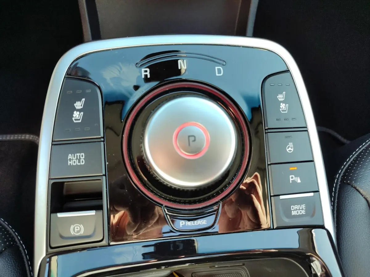 DynamicPlusLine 64 kWh | Warmtepomp! | Apple Carplay / Android Auto | Navigatiesyteem | Elektrisch Verstelbare Voorstoelen | Bestuurdersstoel + Geheugen | Stoelverwarming + Stoelkoeling | St