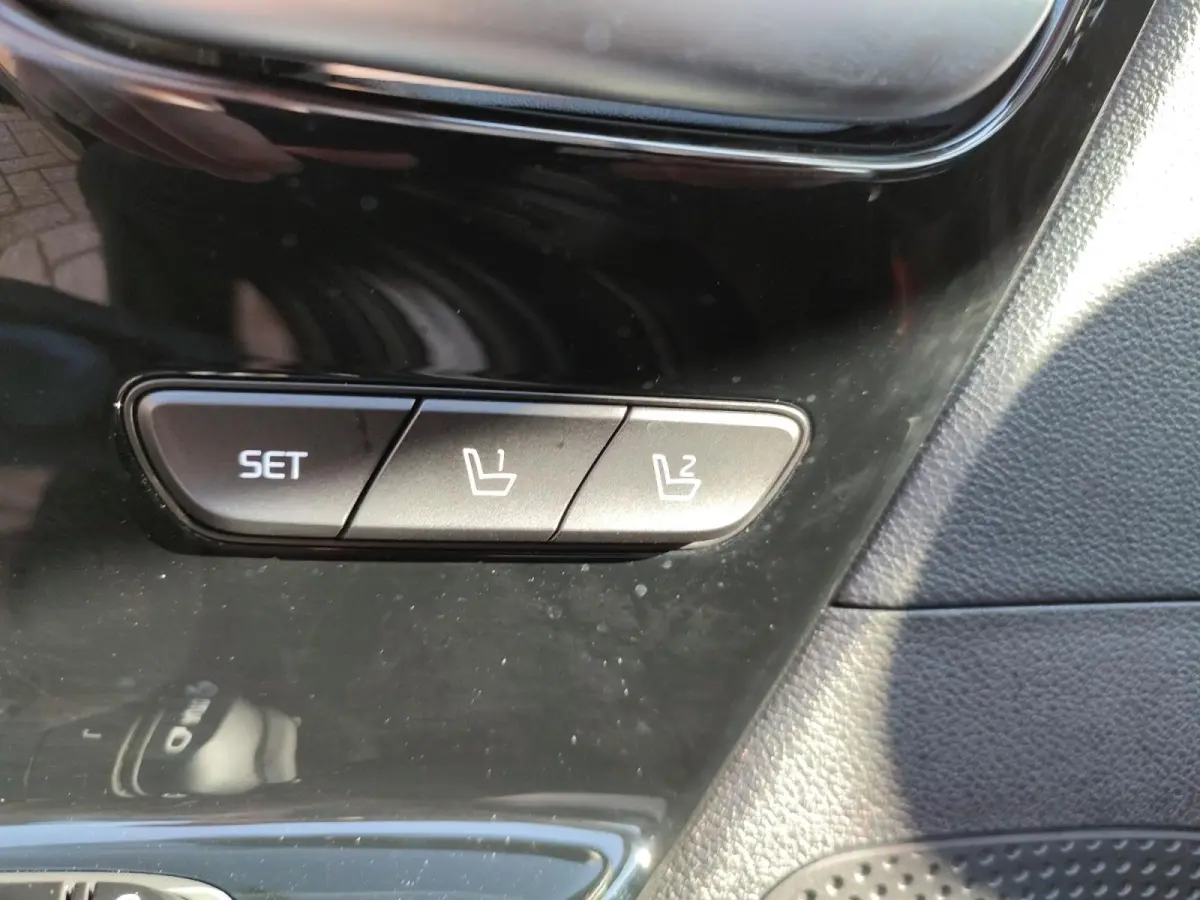 DynamicPlusLine 64 kWh | Warmtepomp! | Apple Carplay / Android Auto | Navigatiesyteem | Elektrisch Verstelbare Voorstoelen | Bestuurdersstoel + Geheugen | Stoelverwarming + Stoelkoeling | St