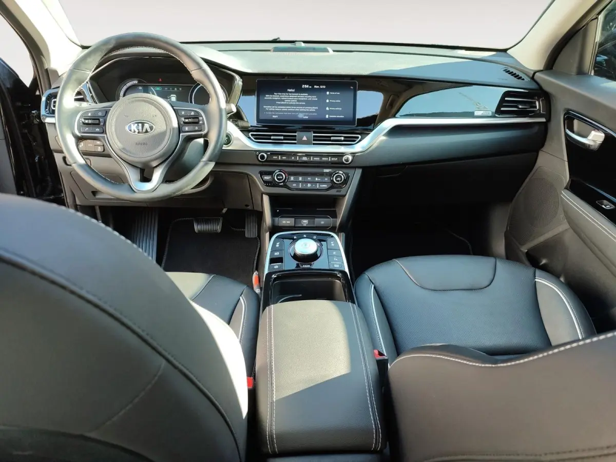 DynamicPlusLine 64 kWh | Warmtepomp! | Apple Carplay / Android Auto | Navigatiesyteem | Elektrisch Verstelbare Voorstoelen | Bestuurdersstoel + Geheugen | Stoelverwarming + Stoelkoeling | St