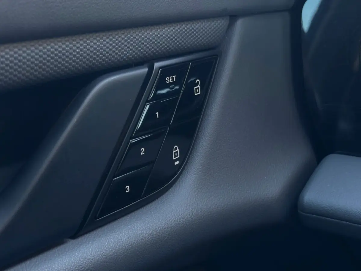 4S Performance 84kWh(Dealer OndH, Carplay, Camera, Lane Assist, Addapt Cruise Con, Etc)