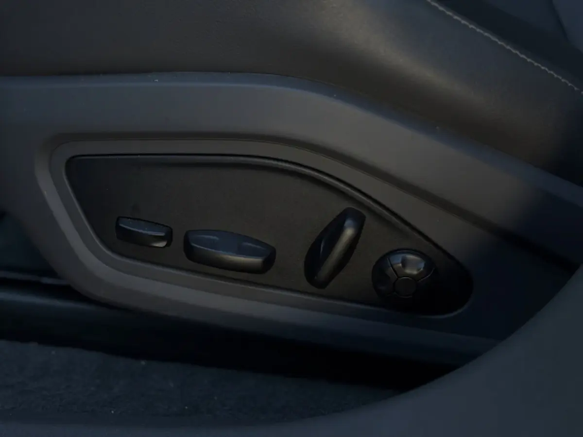 4S Performance 84kWh(Dealer OndH, Carplay, Camera, Lane Assist, Addapt Cruise Con, Etc)