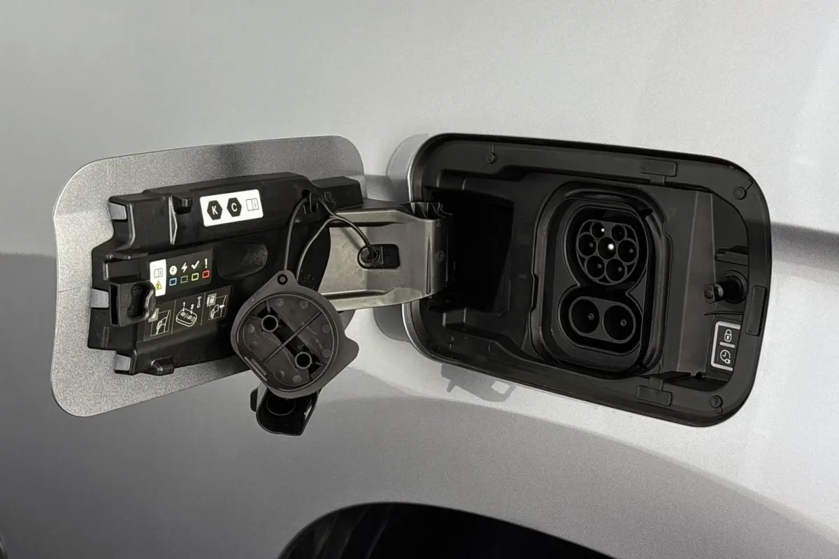 136 L2 50 kWh Stuur-Stoelverwarming Camera Apple CarPlay