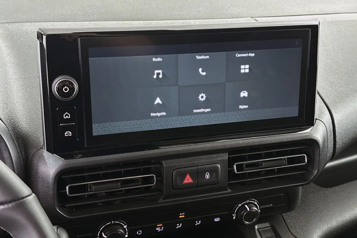 136 L2 50 kWh Stuur-Stoelverwarming Camera Apple CarPlay