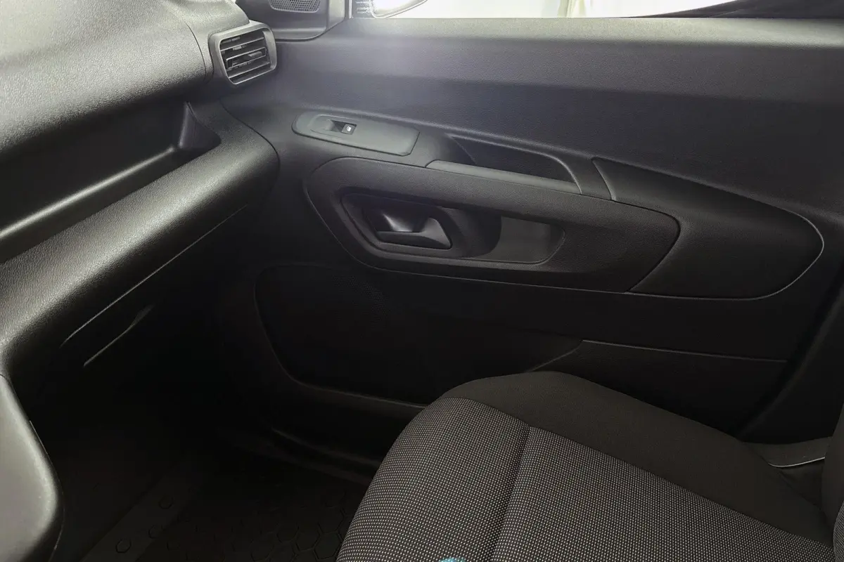 136 L2 50 kWh Stuur-Stoelverwarming Camera Apple CarPlay